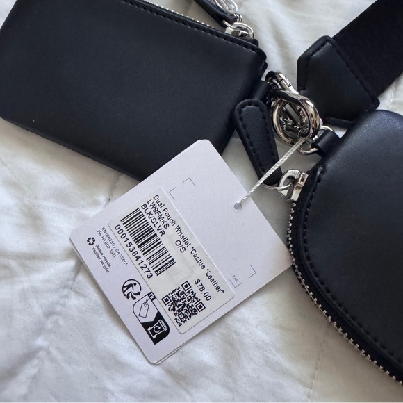 20-25🆕🖤 Lululemon Dual Pouch Wristlet Cactus “Leather” - Black/Silver - Picture 4 of 6